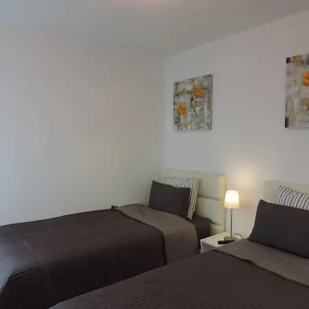 Apartamento Gracioseros 106- 2 Bed-gr Floor-ac-uk Tv-wifi *
